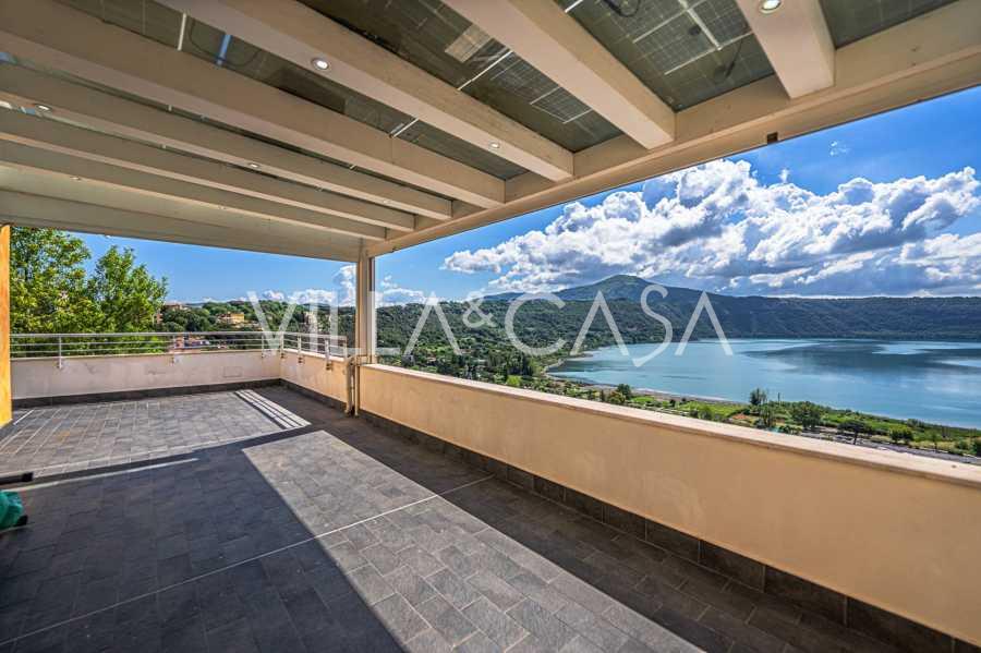Eliitne katusekorter Castel Gandolfos