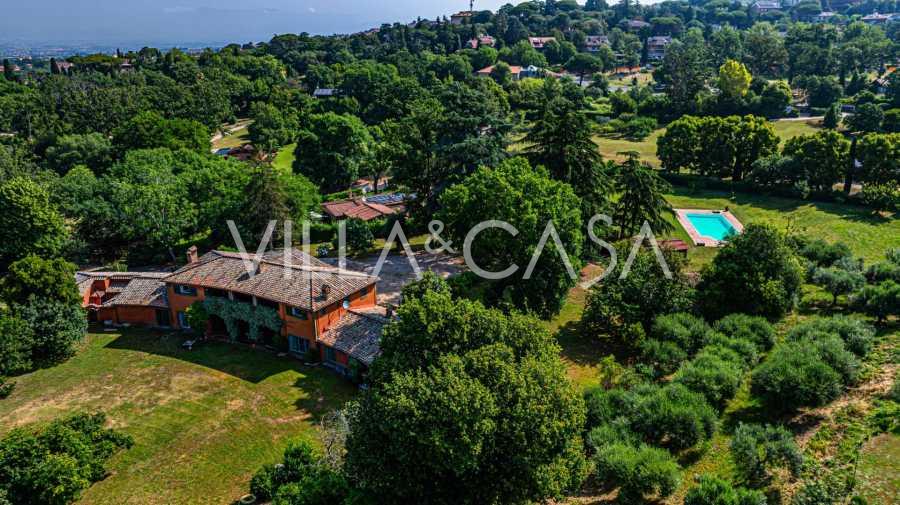 Villa ajalooga ja basseiniga Grottaferratas