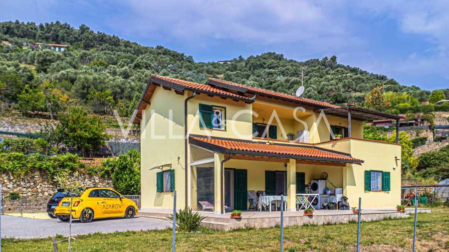 Panoraamvaade lossile majast