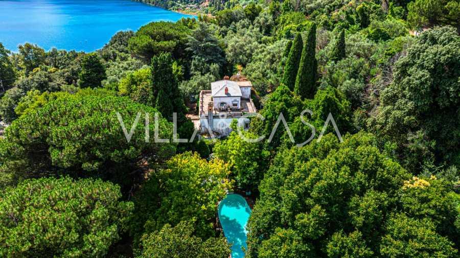 Eliitvilla Castel Gandolfos Albano järve ääres