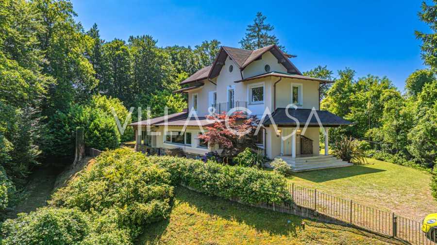 Eliitvilla müügiks Maggiore järve ääres Stresas.