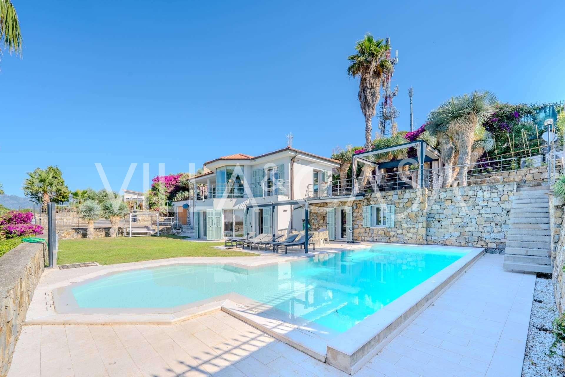 Basseiniga villa Monet suurepärase merevaatega Bordigheras