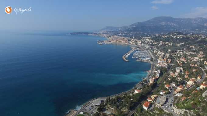 Villa vaatega Monacole ja Côte d'Azurile Ventimiglios.