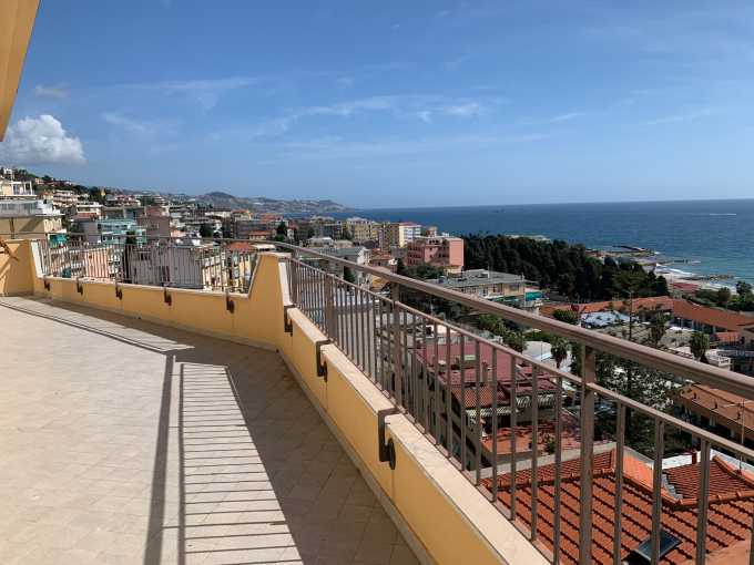 Penthouse 160 m2 Sanremos remondiks.