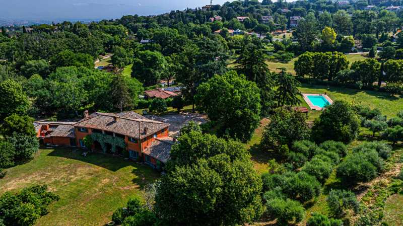 Villa ajalooga ja basseiniga Grottaferratas