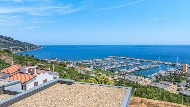 Kaasaegne villa Santo Stefano al Mares
