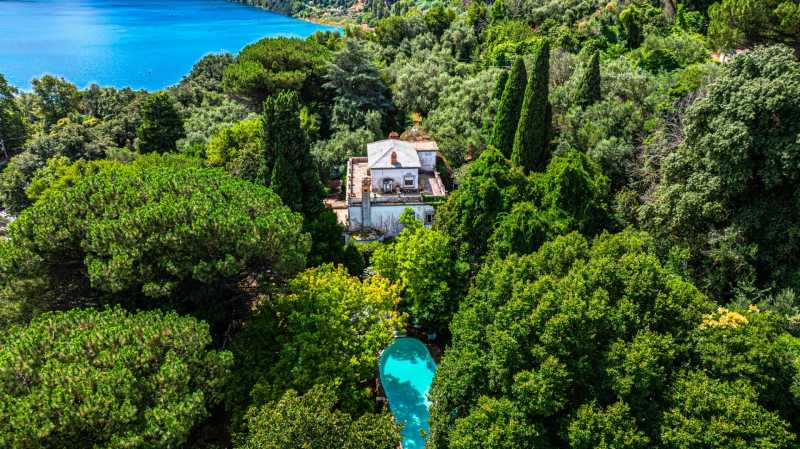 Eliitvilla Castel Gandolfos Albano järve ääres