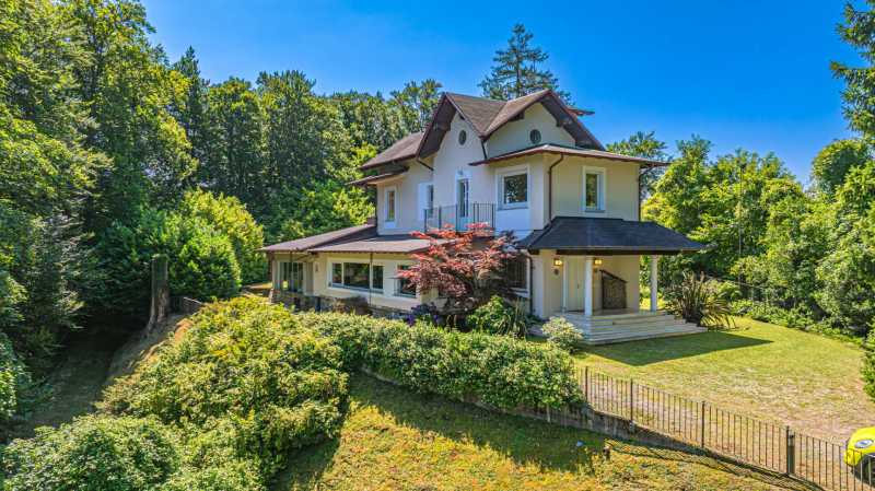 Eliitvilla müügiks Maggiore järve ääres Stresas.