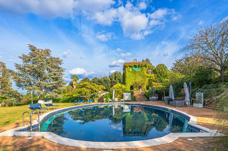 Villa müüakse Rooma lähedal.