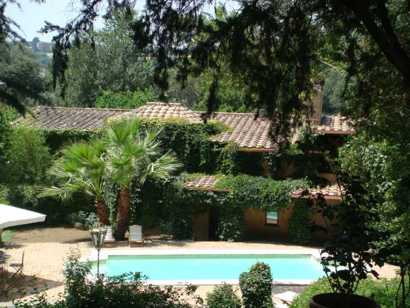 Ajalooline villa üürile anda prestiižses residentsis Roomas.