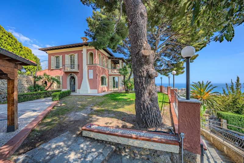 Müüakse suurepärane villa Ventimilles