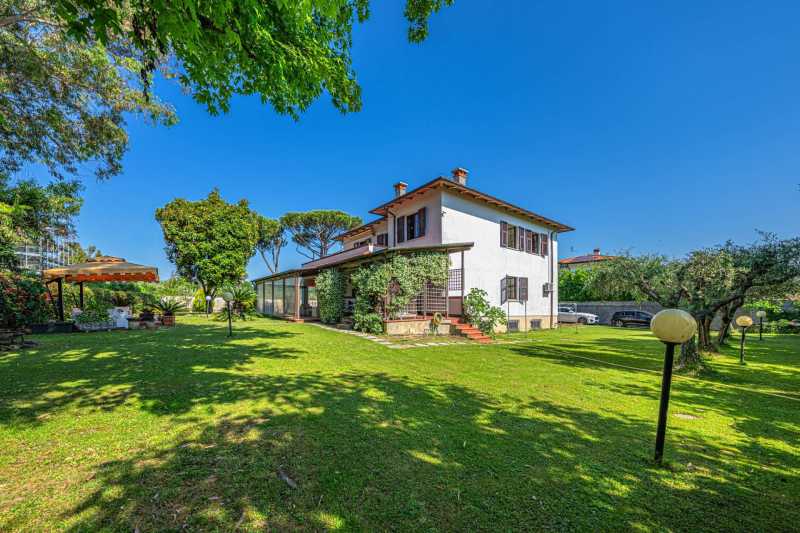 Premium-klassi villa müügis Marina di Carraras
