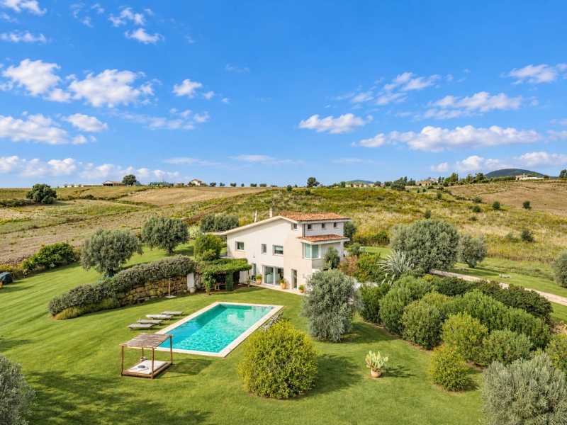 Müüa villa basseiniga ja panoraamvaatega Lazio ja Toscana piiril