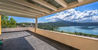 Eliitne katusekorter Castel Gandolfos