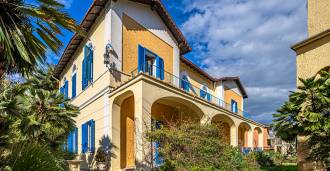 Müügil mere ääres asuv villa Santa Marinellas.