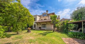 Villa mere ääres Bordigheras müügis