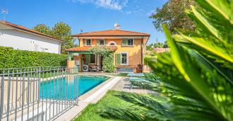 Üürile antakse villa meres Marina di Pietrasanta
