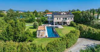 Basseiniga villa Forte dei Marmi müügiks
