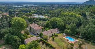 Müügiks viinamarjaistandustega villa Lukas